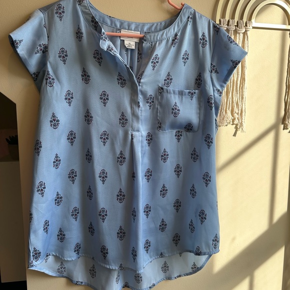 Universal Thread Tops - Liz Claiborne Blue Floral Women's Top